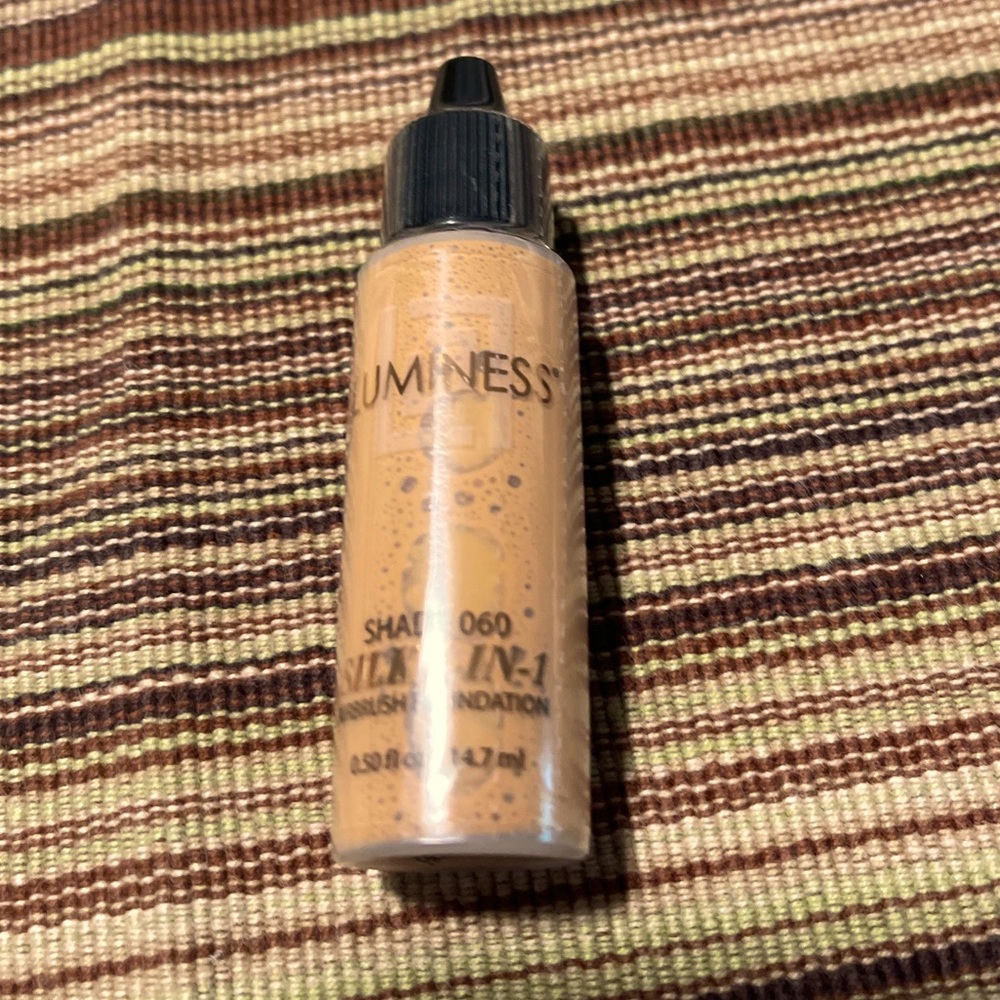 Luminess Silk 4 in 1 foundation shade 060